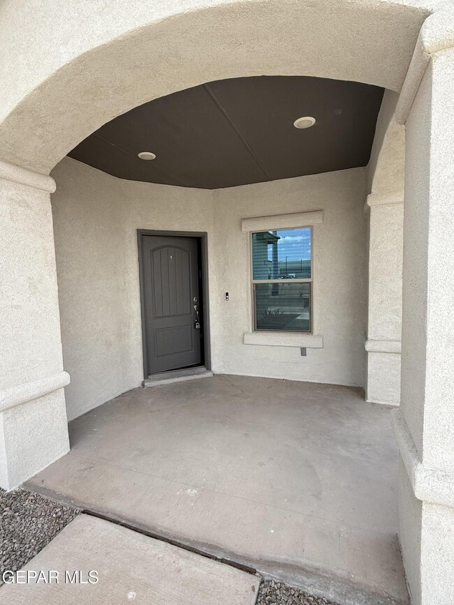 Building Photo - 804 Blingwood