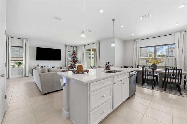 Building Photo - 14031 Crimson Ave