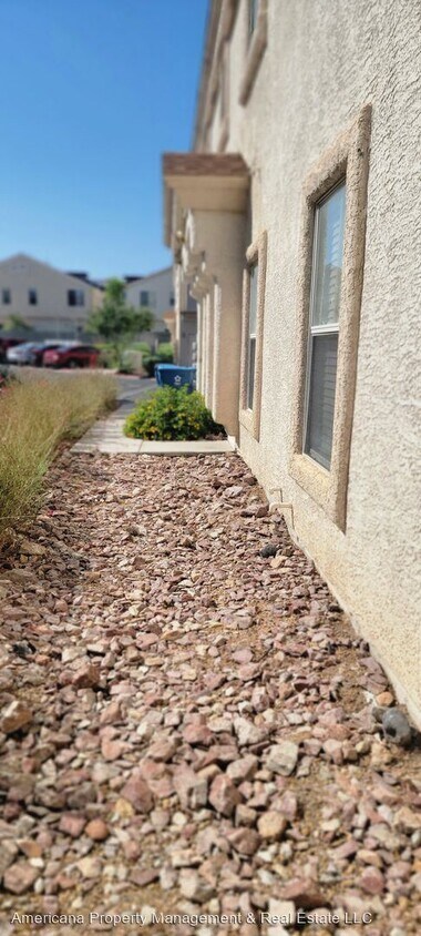 Foto principal - 2 br, 2.5 bath House - 6470 Saddle Up Ave ...