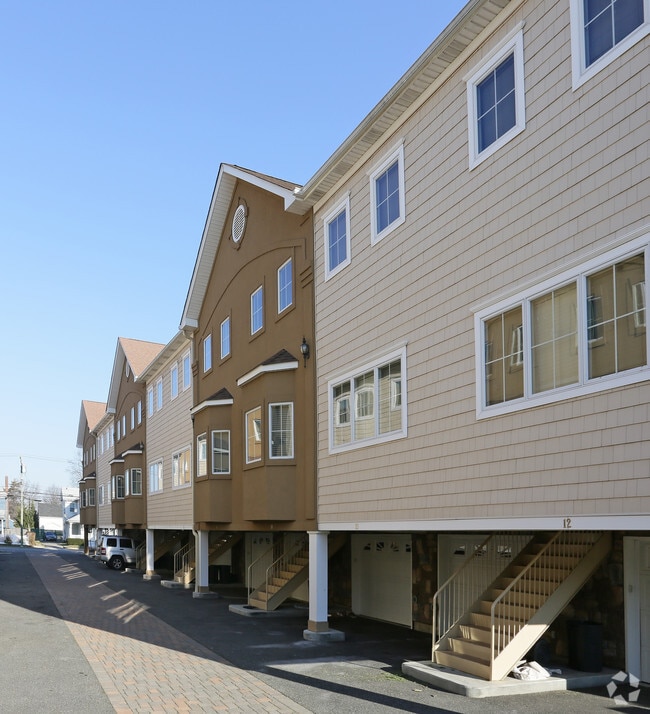 Primary Photo - 330 Maple Ave