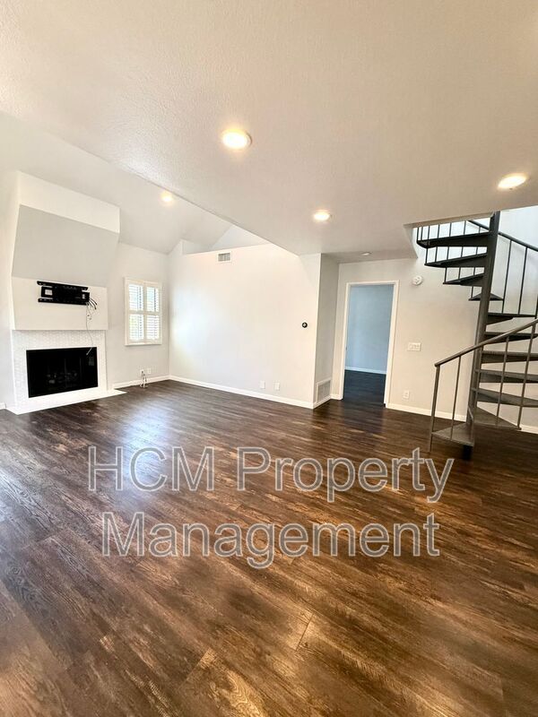 Foto del edificio - 611 Springbrook N