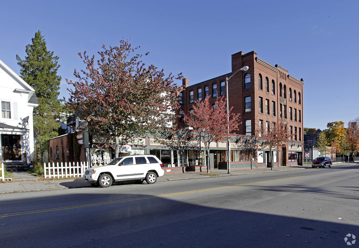 Building Photo - 970 Main St