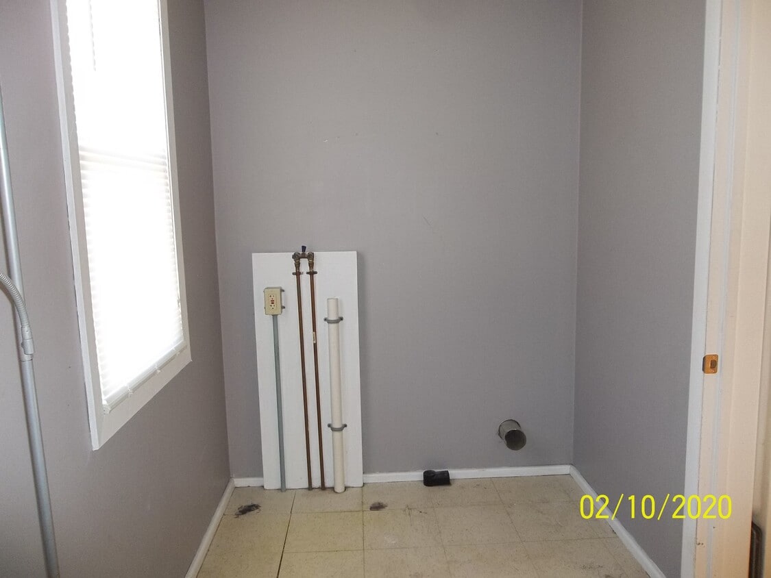 Primary Photo - 224 Hughes St