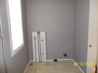Building Photo - 224 Hughes St