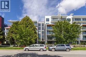 Building Photo - 5168 Cambie St.