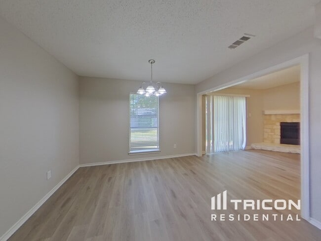 Building Photo - 8620 Santa Clara Dr