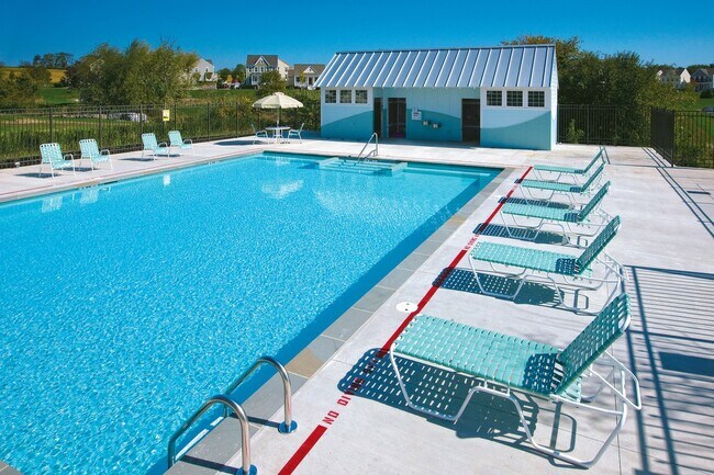 Piscina - Florin Hill Apartment Homes