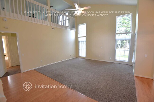 Building Photo - 3419 Santa Monica Dr
