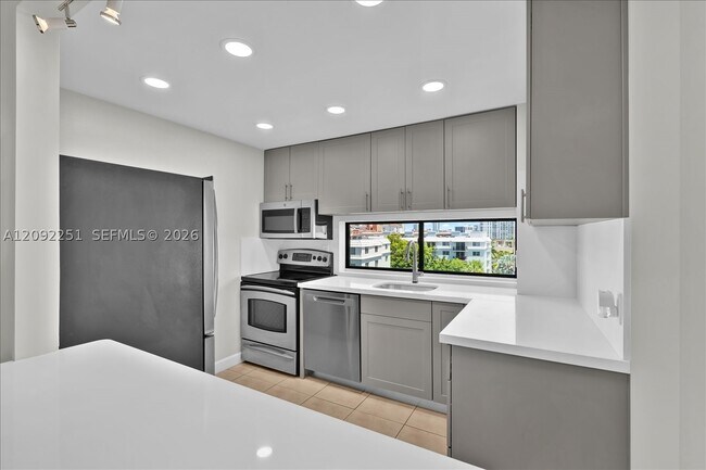 Foto del edificio - 17021 N Bay Rd