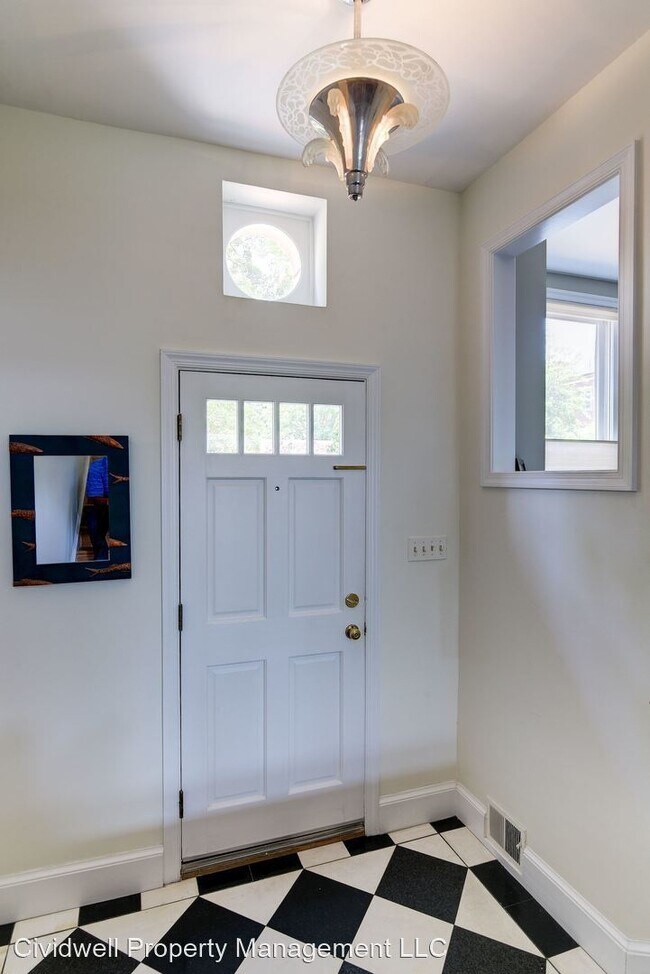 Building Photo - 4 br, 3.5 bath House - 3510 Winfield Ln NW