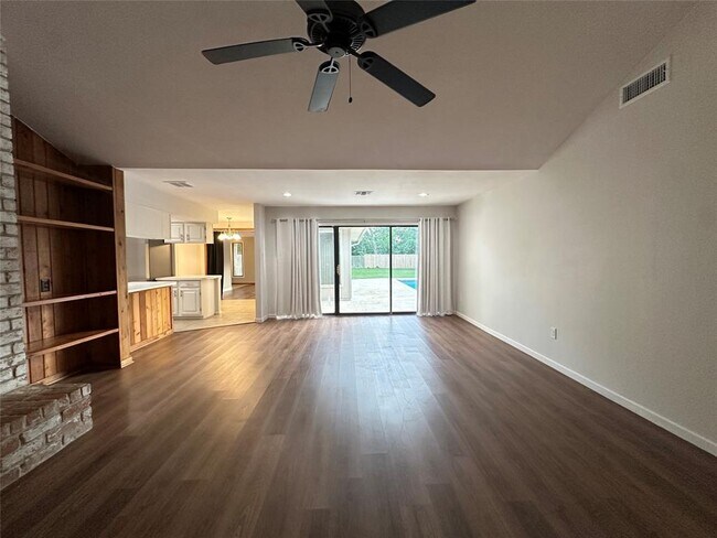 Foto del edificio - 12139 Huntington Park Dr
