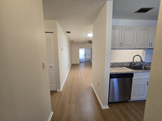 Building Photo - 2955 Stillwell Ct