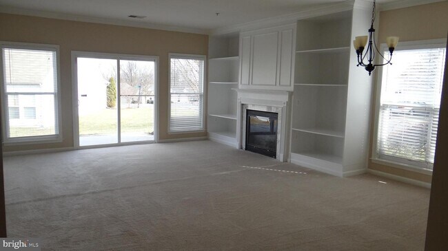 Building Photo - 37 Chantilly Pl