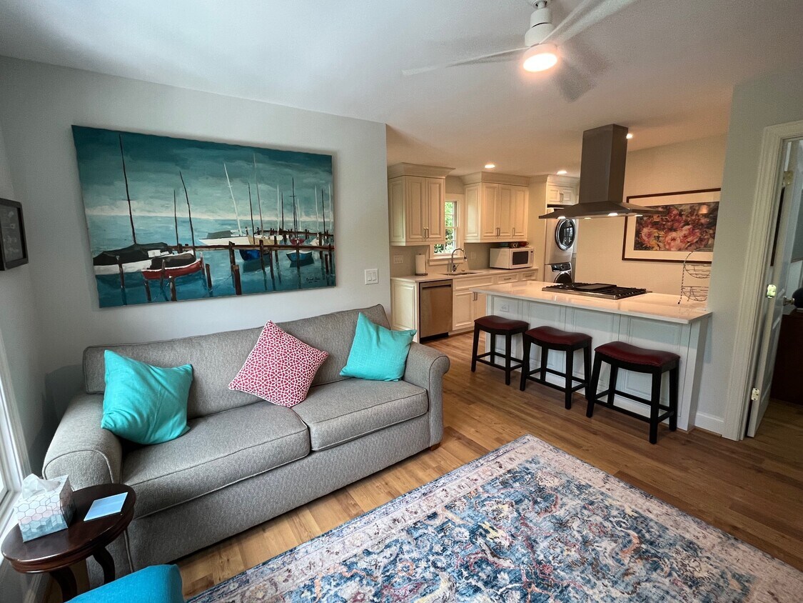 Spacious Living Area - 332 Lamont Dr