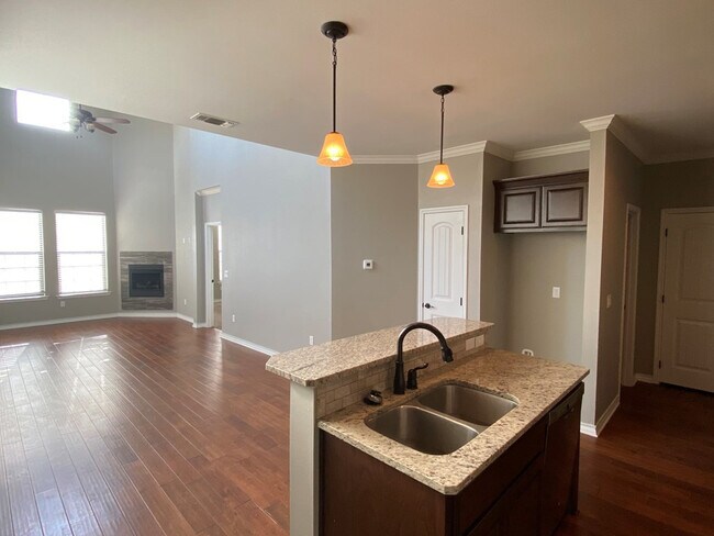 Building Photo - 3001 Pointer Ln #5C