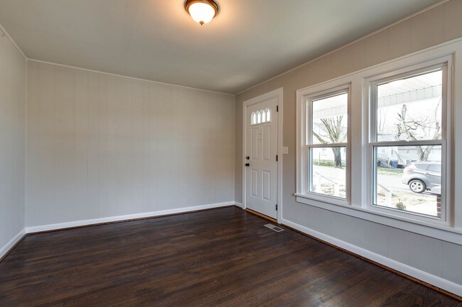 Building Photo - Renovated Cottage Home in Old Hickory