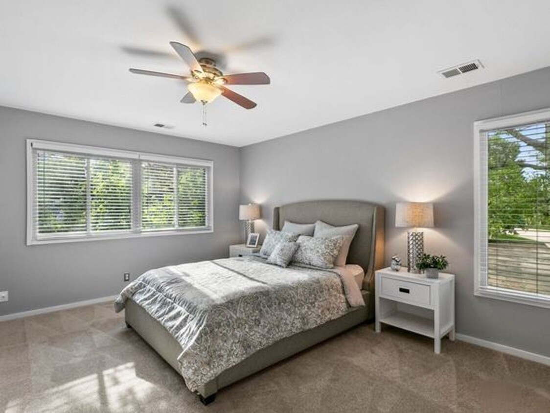 Foto principal - Bright & Beautiful 4-bed, 2-bath Home in S...
