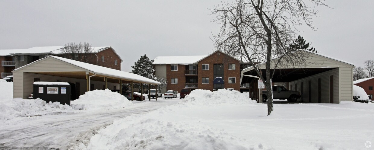 Building Photo - The Estates of Camelot Court