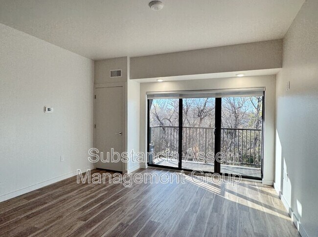 Building Photo - 1665 Midtown Pl