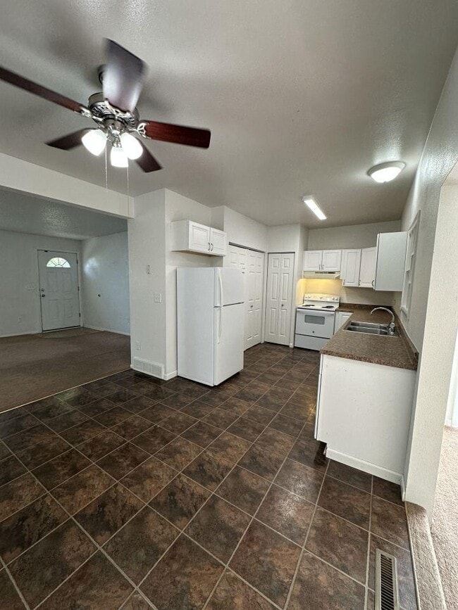 Building Photo - 3 bedroom in Billings MT 59102
