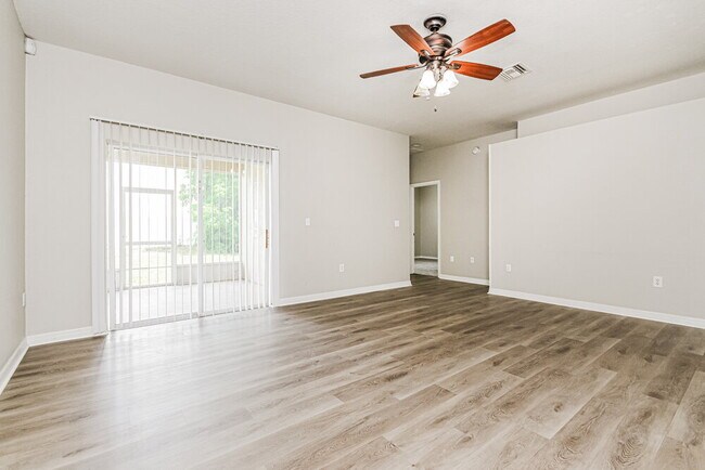 Foto del edificio - 292 Cloverdale Rd