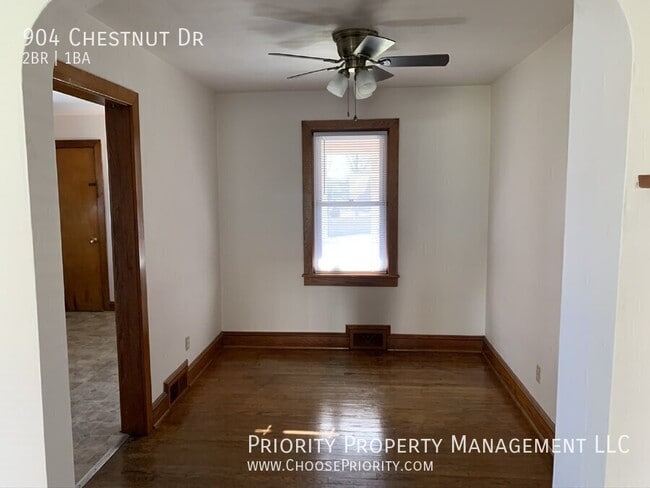 Foto del edificio - 904 Chestnut Dr