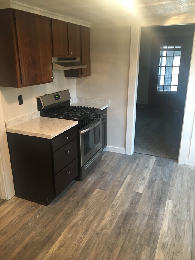 Foto del edificio - 1129 Brown Ave