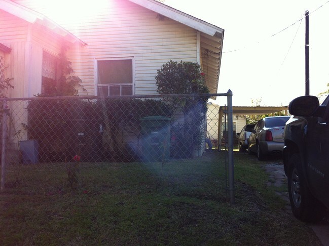 Front entrance to garage apt. - 160 Glendale St