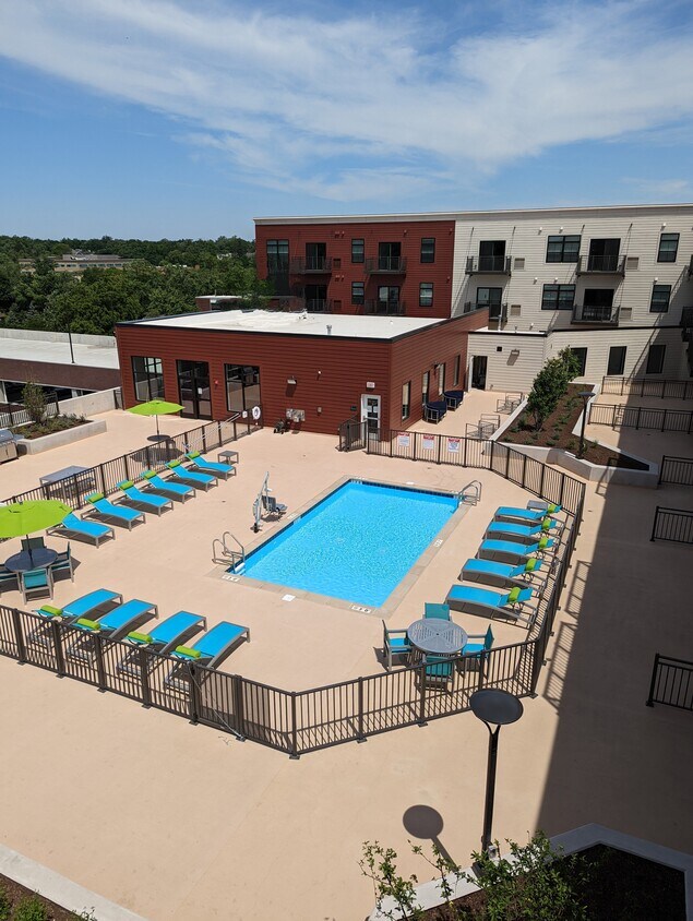 Apex 400 Apartments Apartments in Glen Ellyn, IL