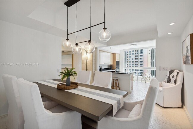 Foto del edificio - 791 Crandon Blvd