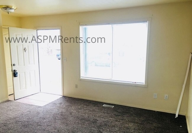Foto del edificio - West Valley 6 bed 3 bath home