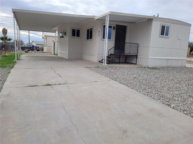 Building Photo - 620 Silver Ln