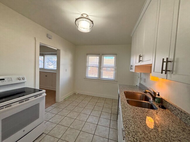 Foto del edificio - 361-361 Williams Ave S