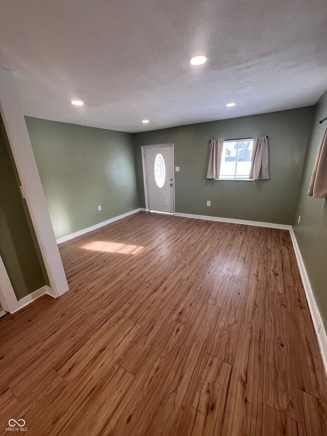 Foto del edificio - 2530 N Temple Ave