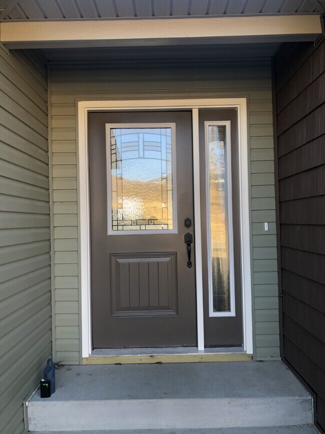 Building Photo - Open living concept- 3BR/2BA with unfinished basement