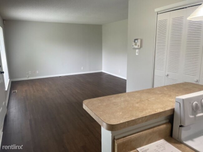 Building Photo - 2 br, 1 bath Condo - 3239 Lupine Drive