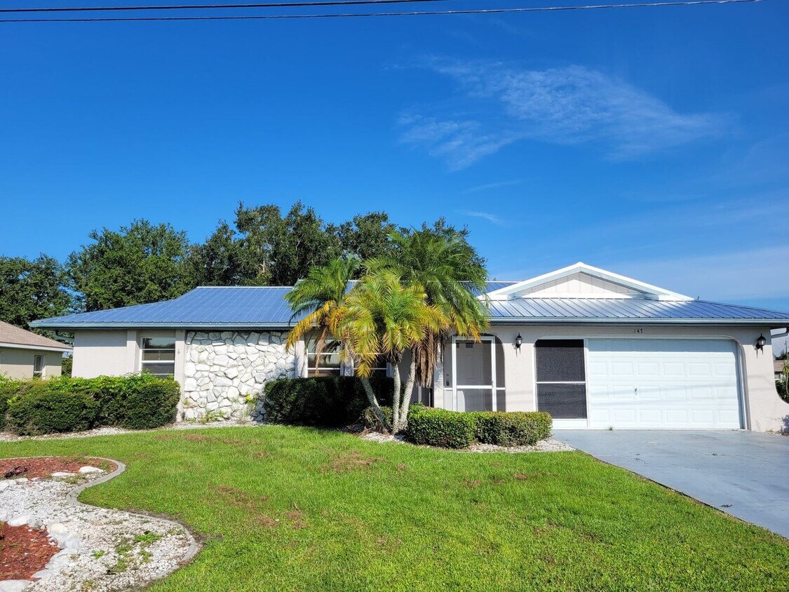 Foto principal - Pool Home, 3 bedroom, 2 bathroom, 2 car ga...