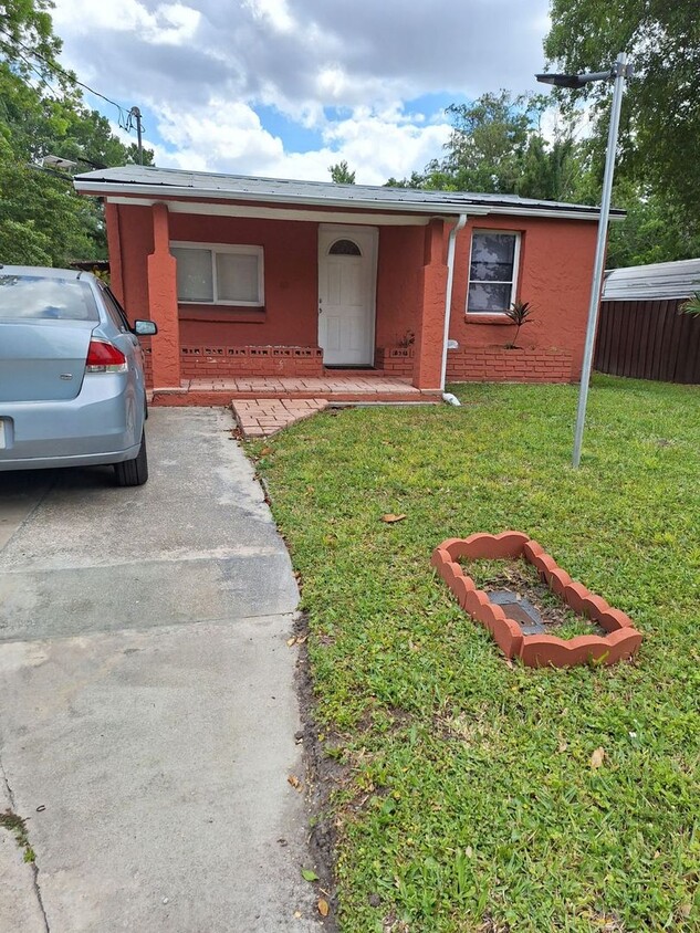 Primary Photo - SMALL COZY HOUSE NEAR FLORIDA MALL