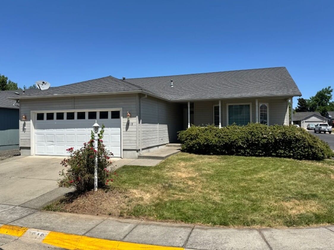 Primary Photo - Central Point Single Level Home/ Coming Soon