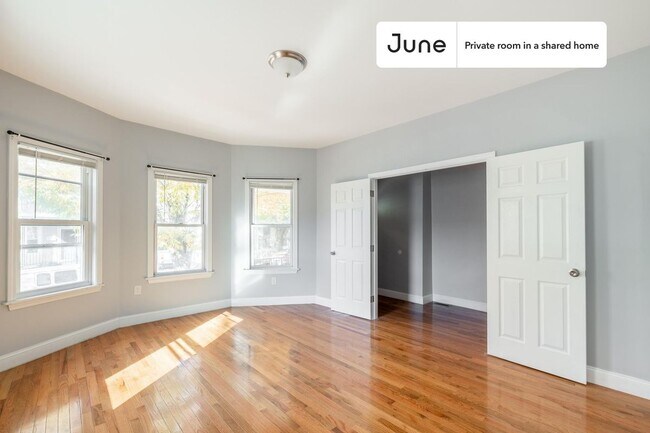 Building Photo - Room in Shared 4 bed/1 bath home
