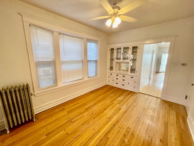 Foto del edificio - 1448 N Kedzie Ave