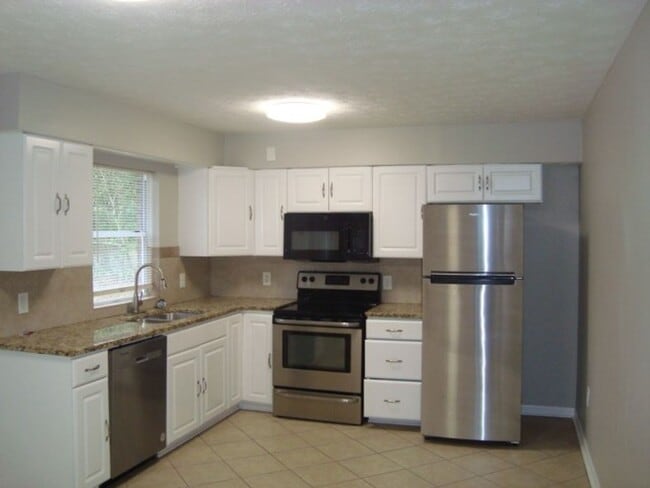 Building Photo - Move in Ready 4 bedroom/2 bathroom