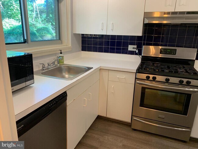 Foto del edificio - 10620 Weymouth St