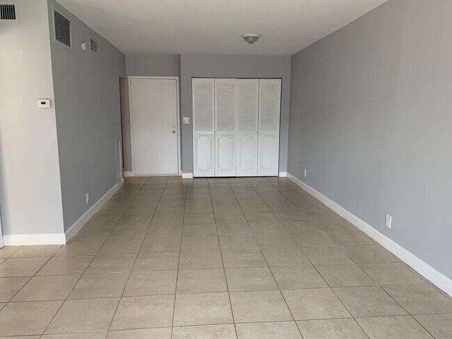 Building Photo - 3105 Oakland Shores Dr