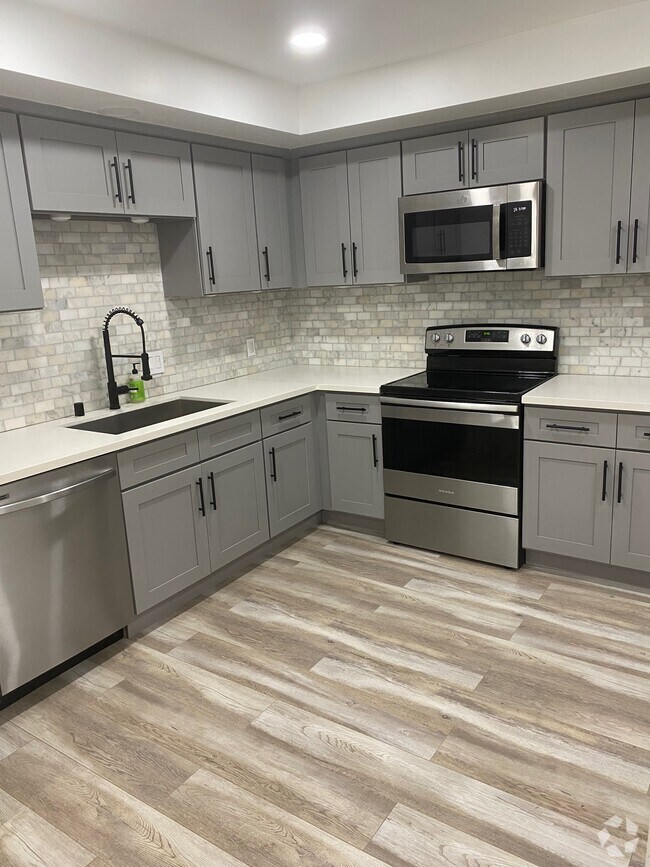 Hidden Lakes Townhomes Apartments under 800 Fullerton, CA 3