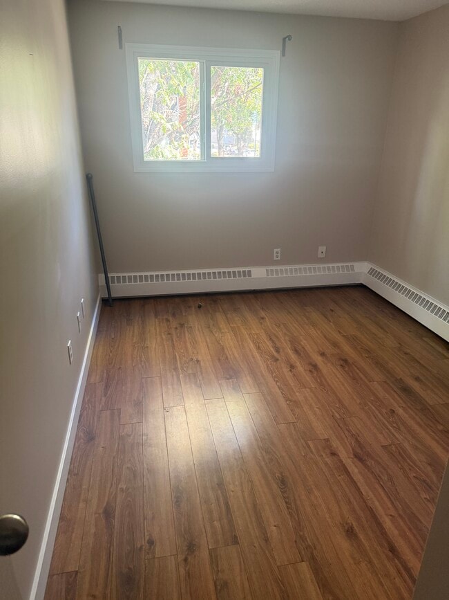 Photo du bâtiment - Unit For Rent