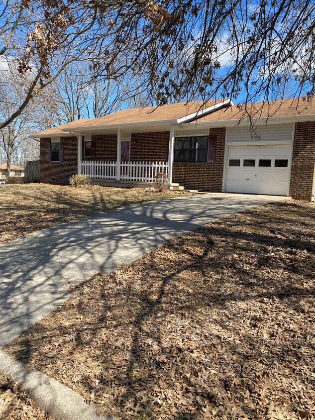 Foto principal - 3 bedroom/1 bathroom house