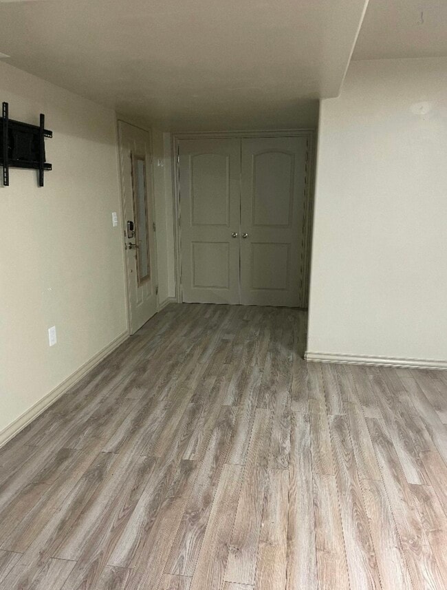 Building Photo - 114 W 975 N