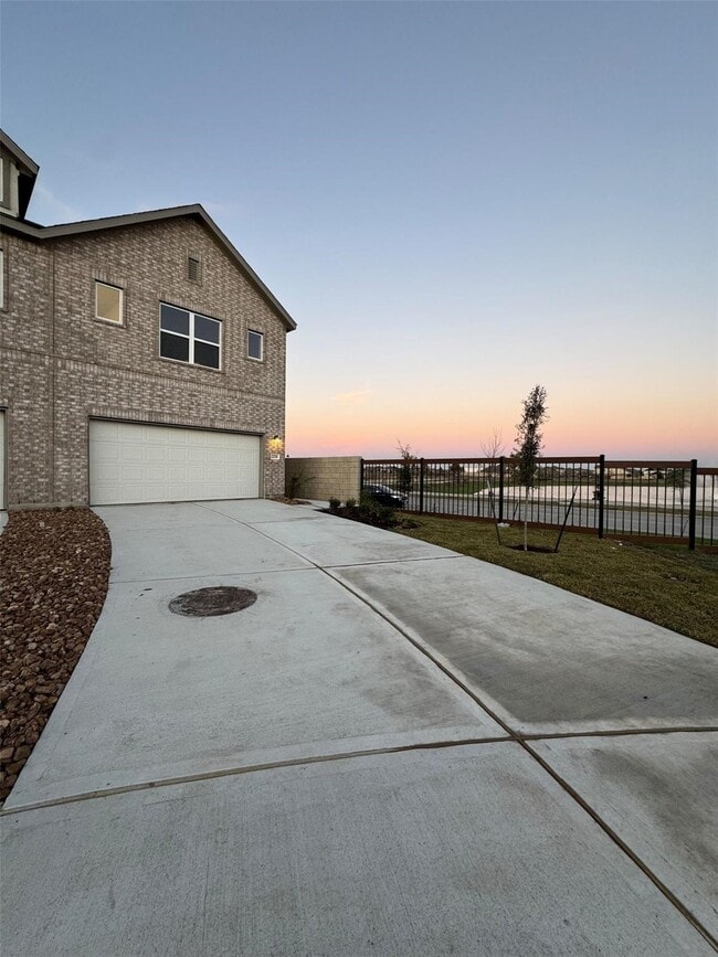 Building Photo - 2131 Salinas Dr