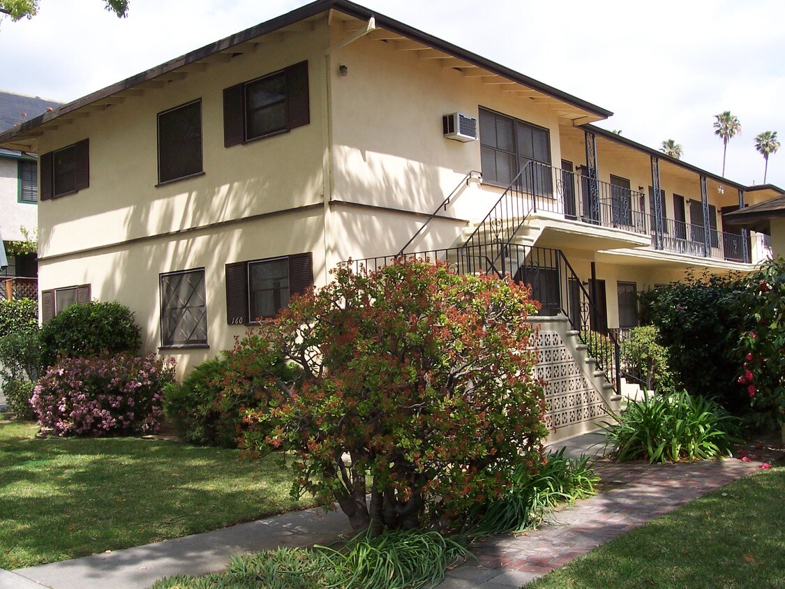 apartment building (7 units) - 160 N Sierra Bonita Ave
